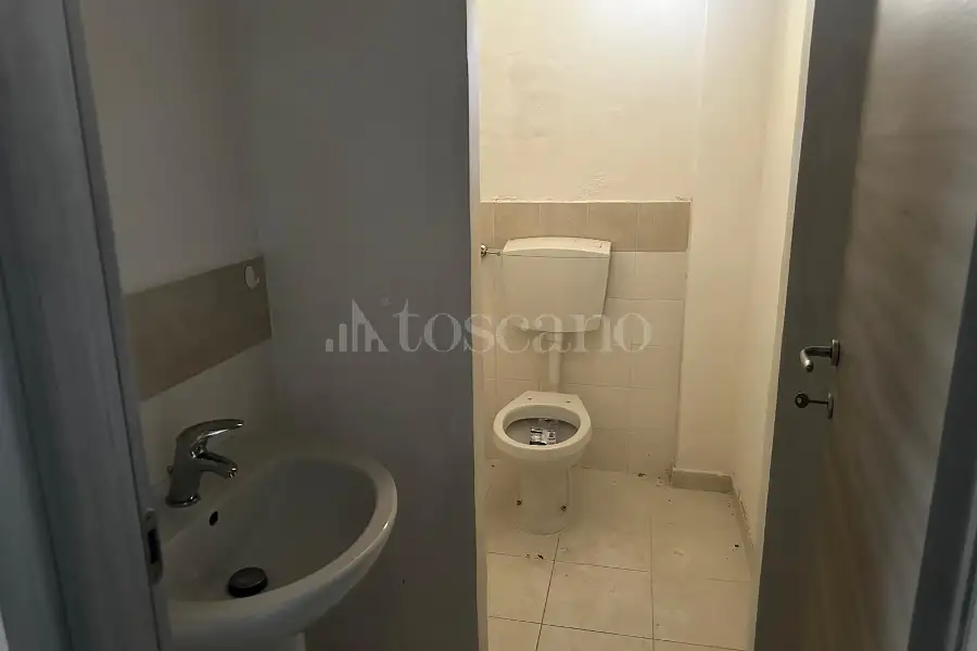 Negozio in affitto di 60 mq a €750 (rif. 74/2026)