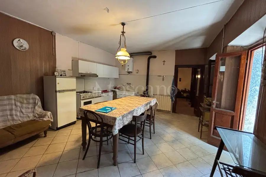 Casale in vendita di 840 mq a €650.000 (rif. 38/2026)