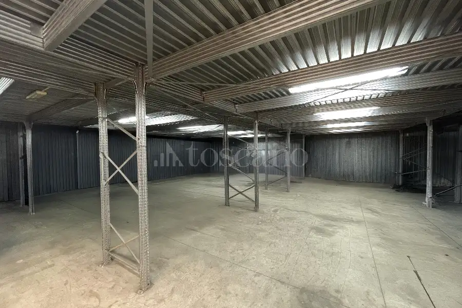 Capannone in affitto di 2.000 mq a €6.300 (rif. 23/2026)