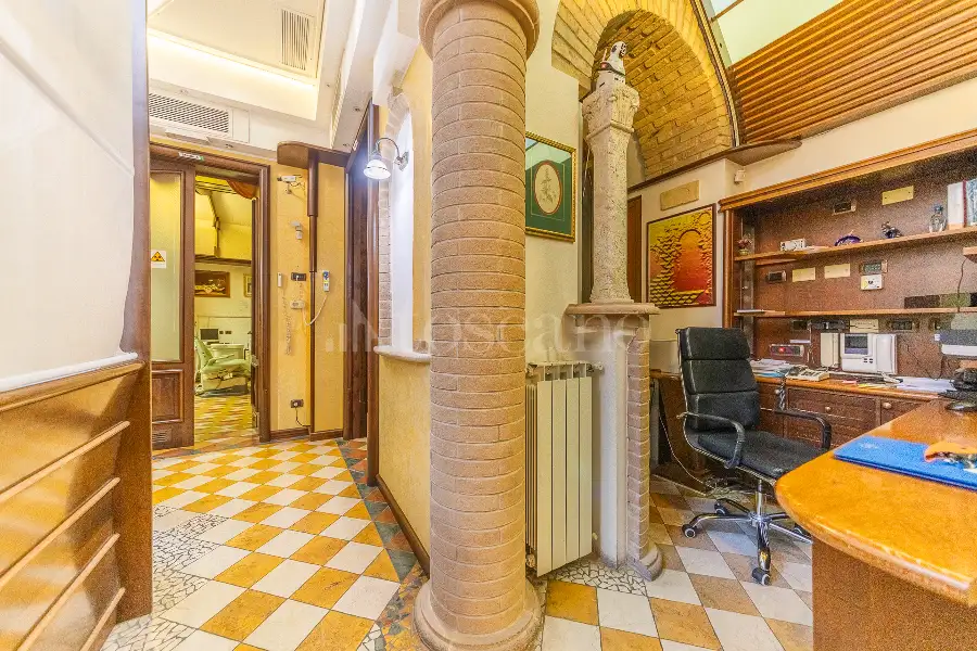 Ufficio in vendita di 196 mq a €1.999.000 (rif. 81/2026)