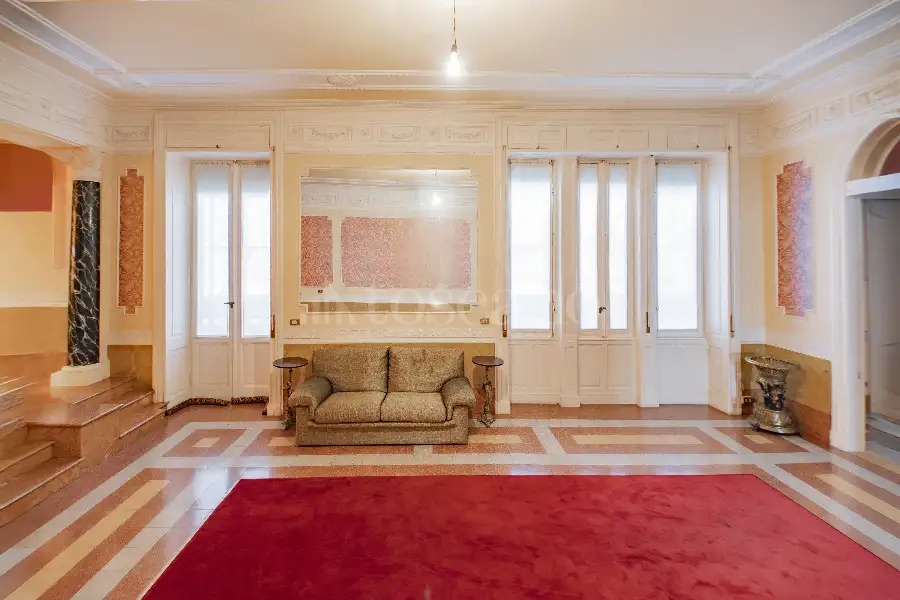 Casa in vendita di 340 mq a €790.000 (rif. 9/2025)