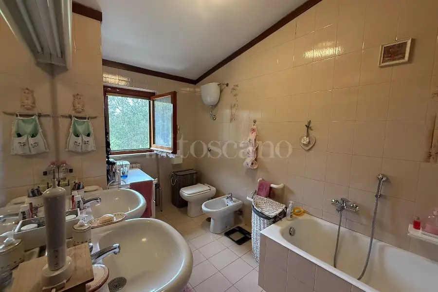 Villa Bifamiliare in vendita di 240 mq a €790.000 (rif. 10/2026)