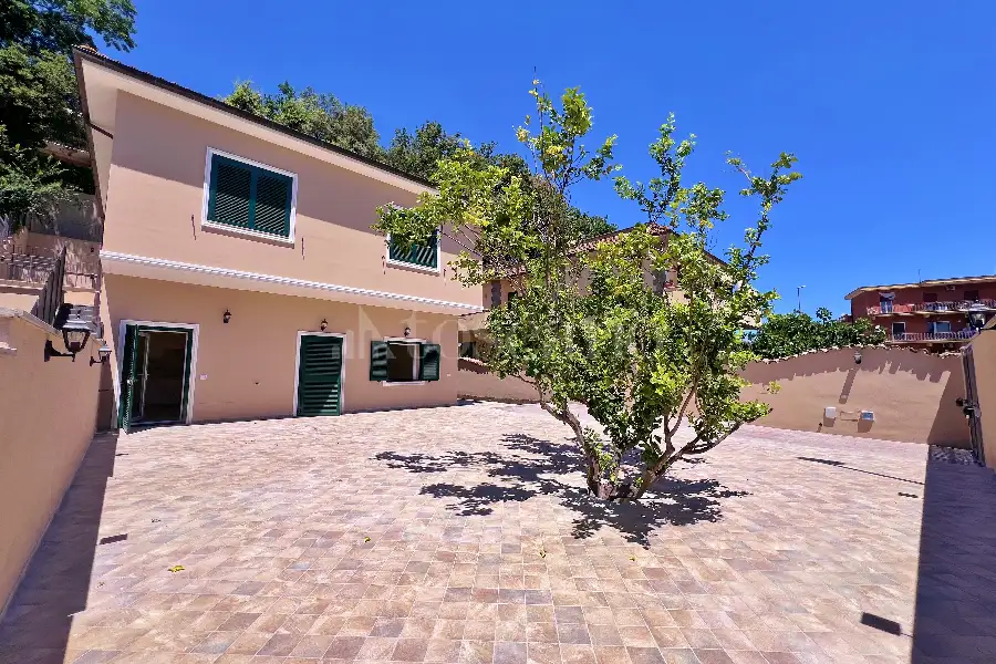 Casa Indipendente in vendita di 120 mq a €335.000 (rif. 11/2026)