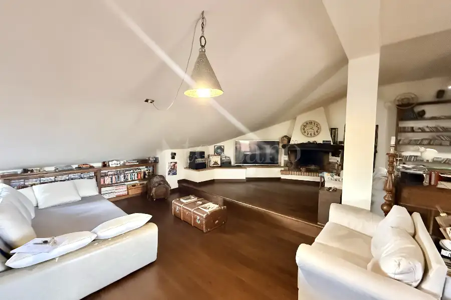 Attico in vendita di 230 mq a €189.000 (rif. 54/2026)