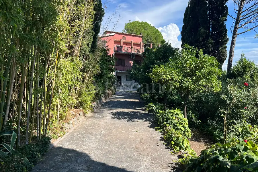Villa in vendita di 360 mq a €319.000 (rif. 45/2026)
