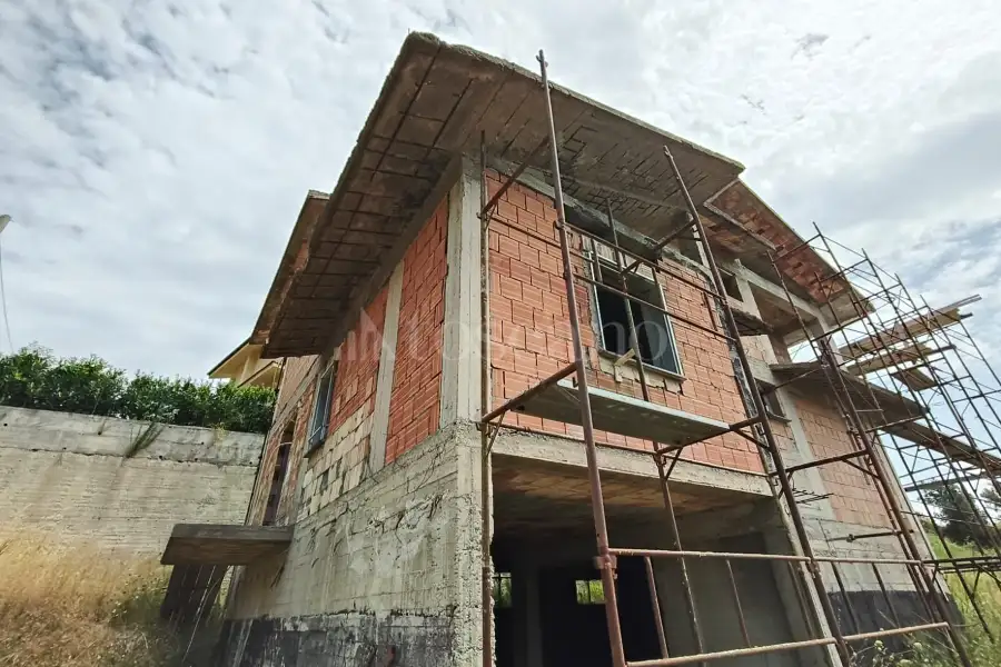 Villa in vendita di 270 mq a €75.000 (rif. 102/2025)