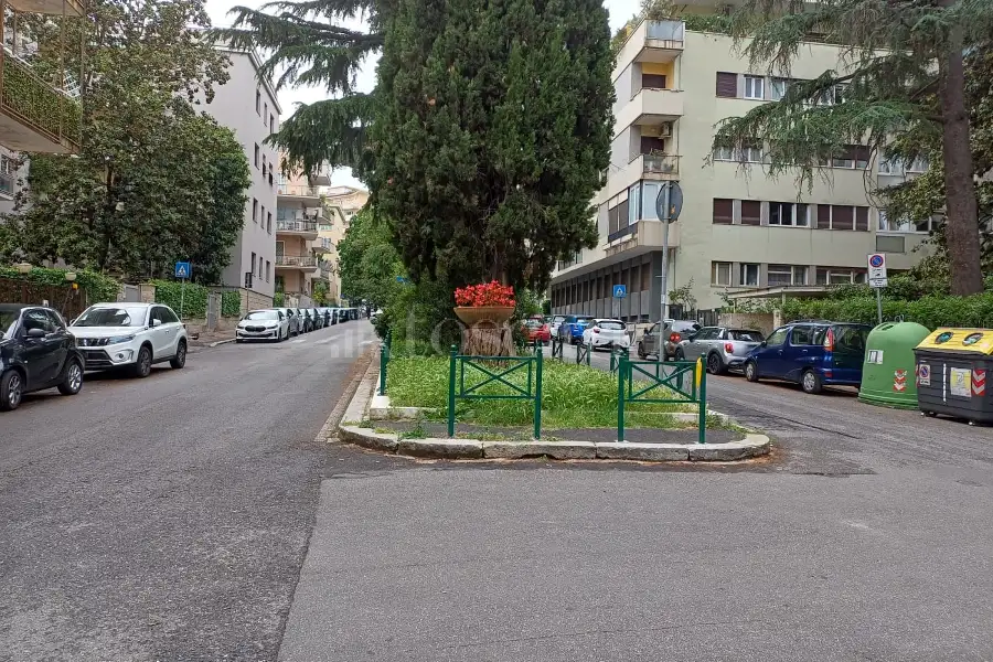 Box in affitto di 18 mq a €230 (rif. 8/2026)