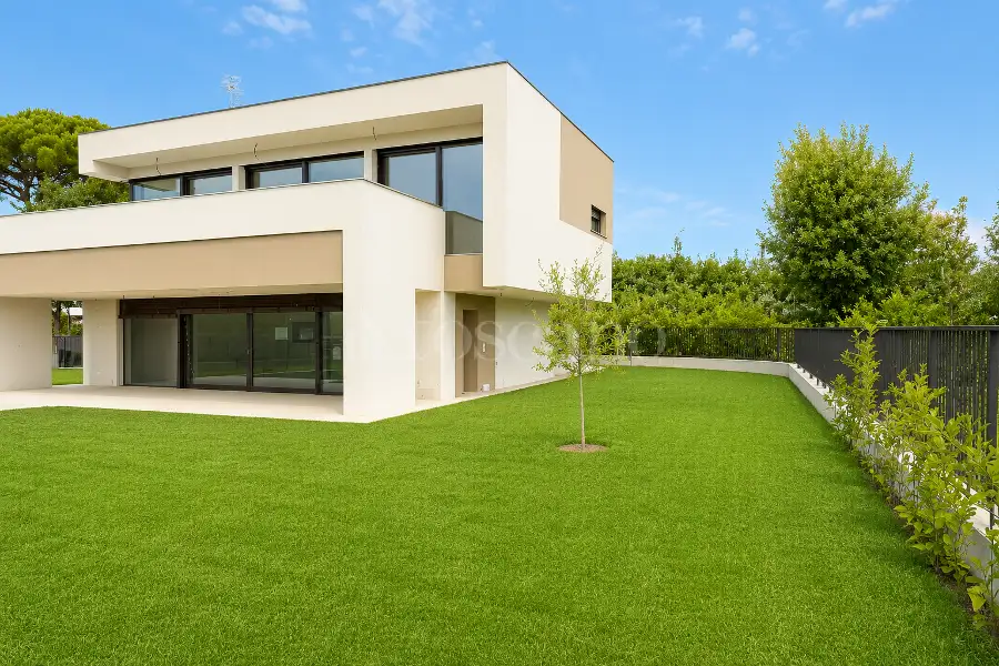 Villa in vendita di 335 mq a €1.740.000 (rif. 11/2025)