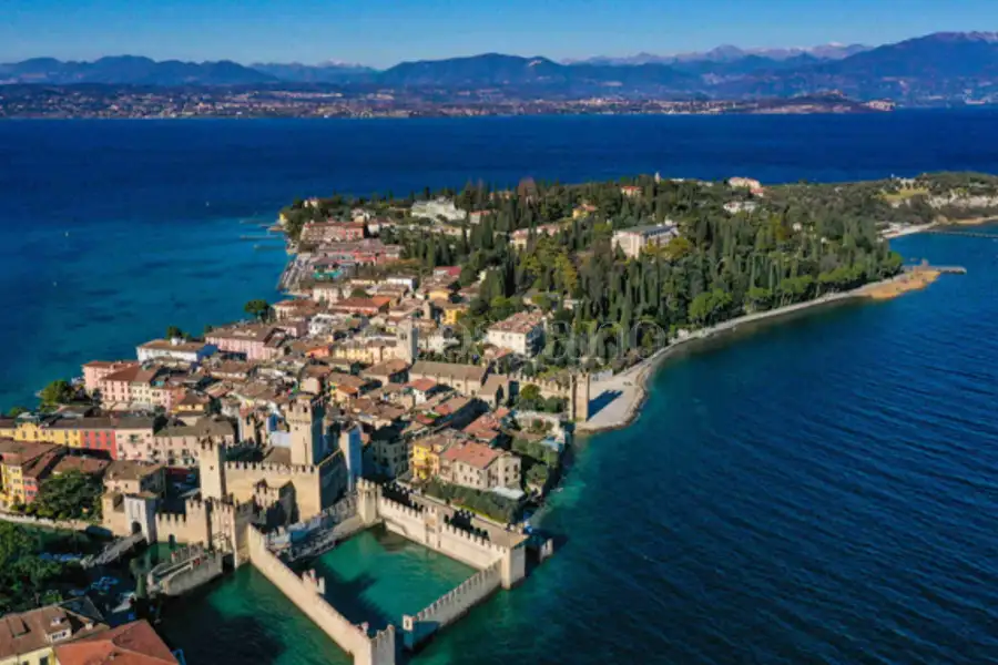 Attività Commerciale in vendita di 200 mq a €165.000 (rif. 25/2026)