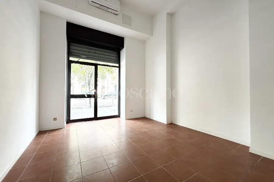 Negozio in affitto di 40 mq a €1.600 (rif. 22/2026)