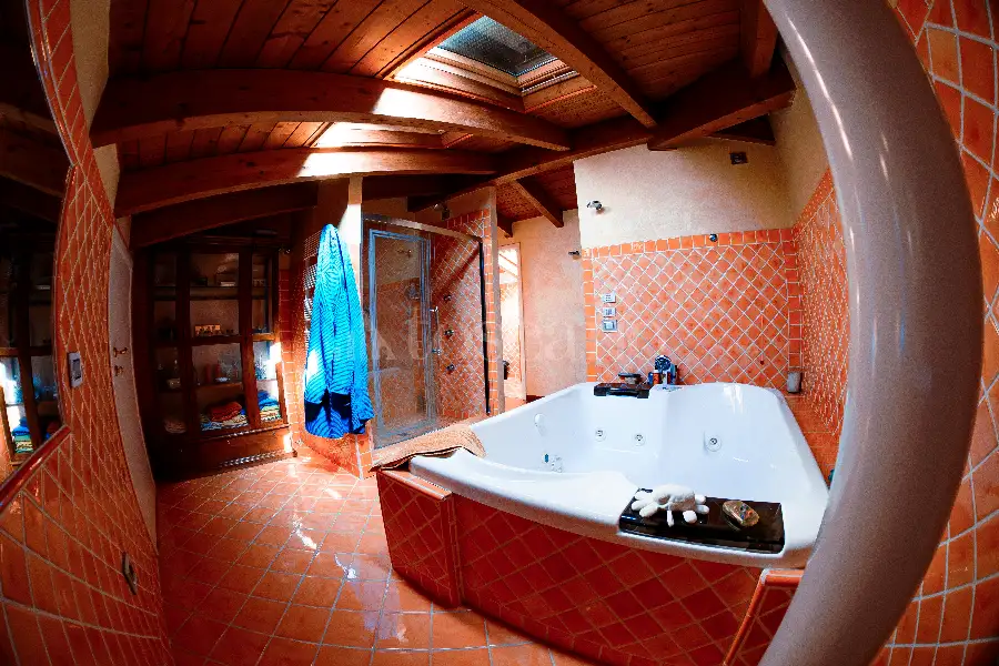 Casa Indipendente in vendita di 340 mq a €1.490.000 (rif. 24/2026)