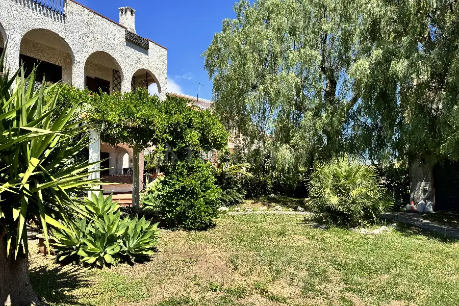 Villa in vendita di 380 mq a €650.000 (rif. 94/2026)