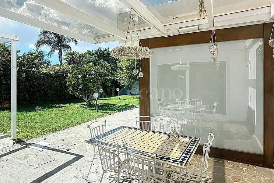 Casa Indipendente in vendita di 250 mq a €879.000 (rif. 203/2026)