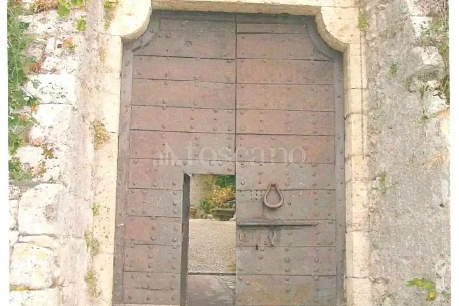Palazzo in vendita di 3.000 mq trattativa riservata (rif. 69/2026)