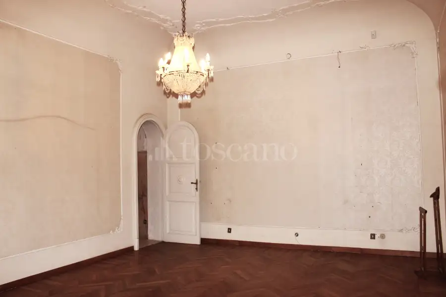 Villa in vendita di 740 mq a €880.000 (rif. 34/2026)