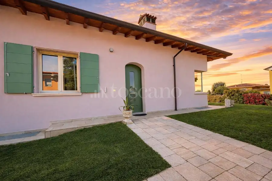 Villa in vendita di 240 mq a €535.000 (rif. 7/2026)