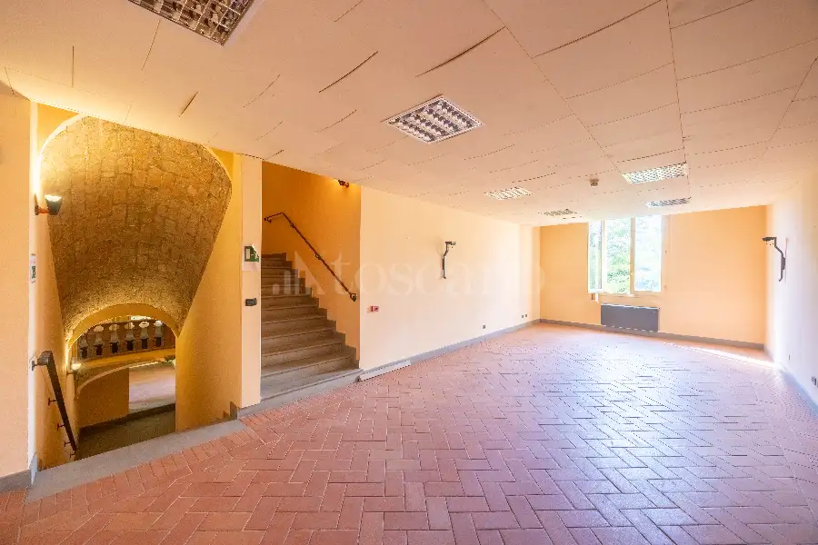 Villa in vendita di 2.660 mq a €950.000 (rif. 43/2025)