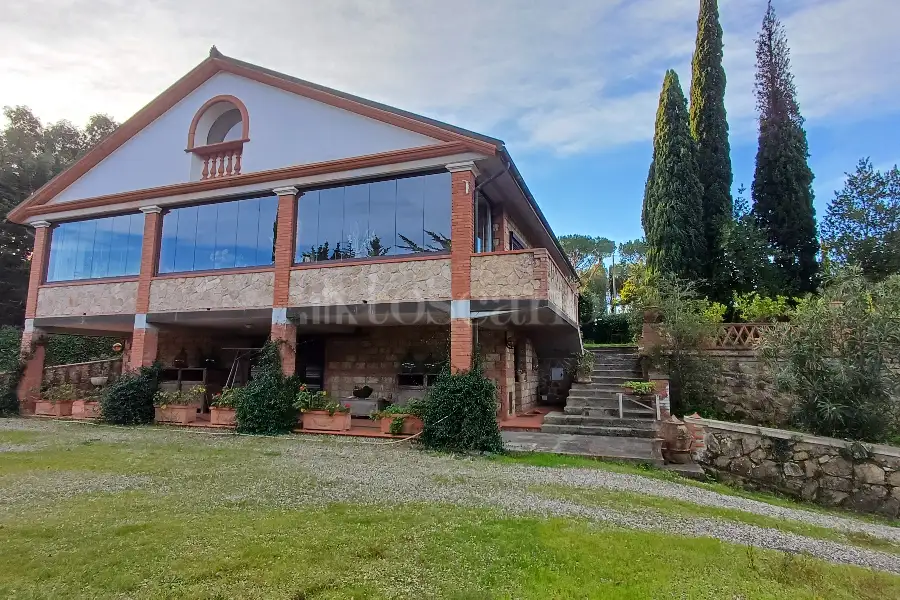 Villa Plurifamiliare in vendita di 800 mq a €1.390.000 (rif. 26/2024)