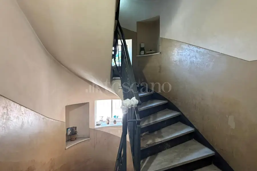 Palazzo in vendita di 263 mq a €248.000 (rif. 118/2026)