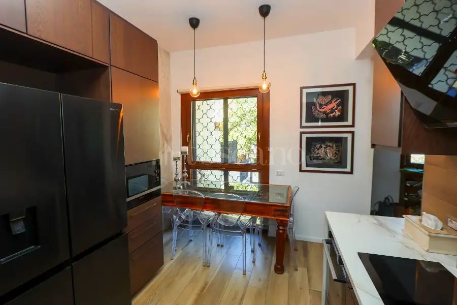 Villa Plurifamiliare in vendita di 210 mq a €675.000 (rif. 62/2026)