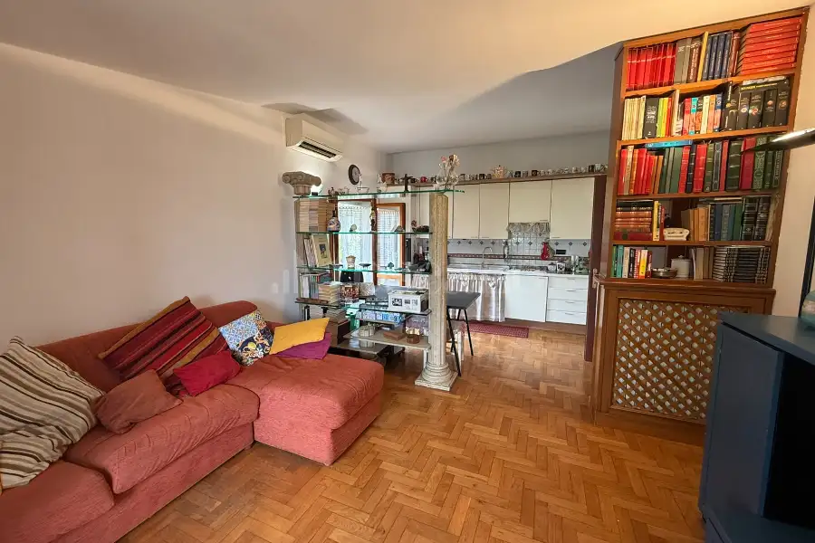 Villa Bifamiliare in vendita di 240 mq a €790.000 (rif. 10/2026)