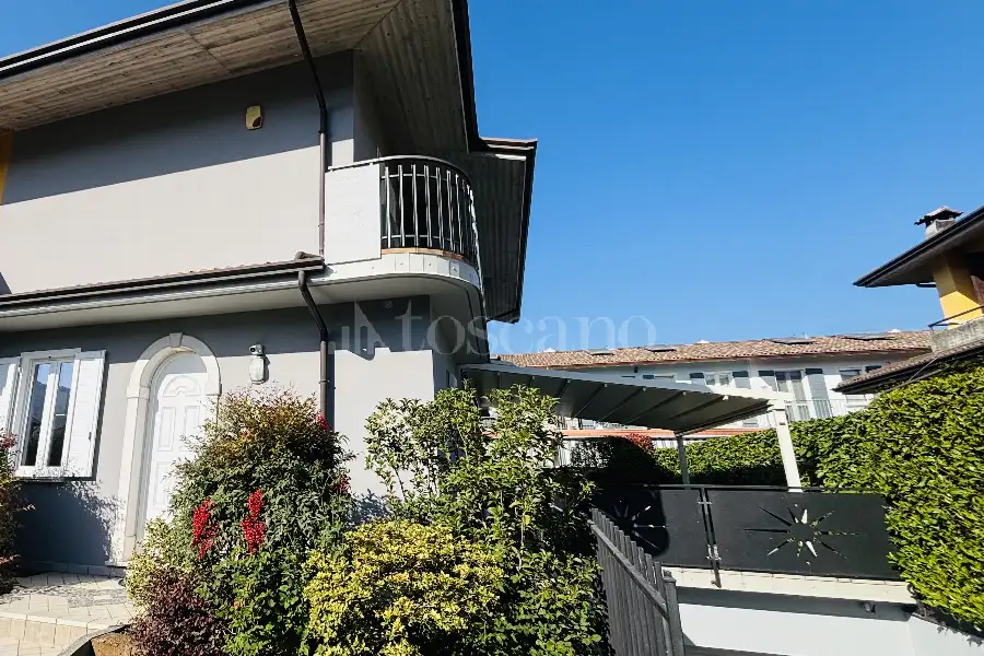 Villa Bifamiliare in vendita di 235 mq a €425.000 (rif. 24/2026)
