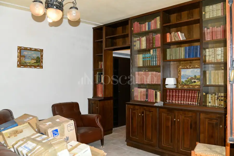 Casa in vendita di 410 mq a €420.000 (rif. 25/2026)
