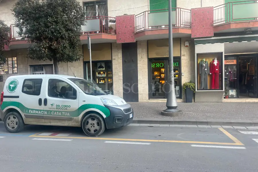 Negozio in affitto di 40 mq a €800 (rif. 15/2026)