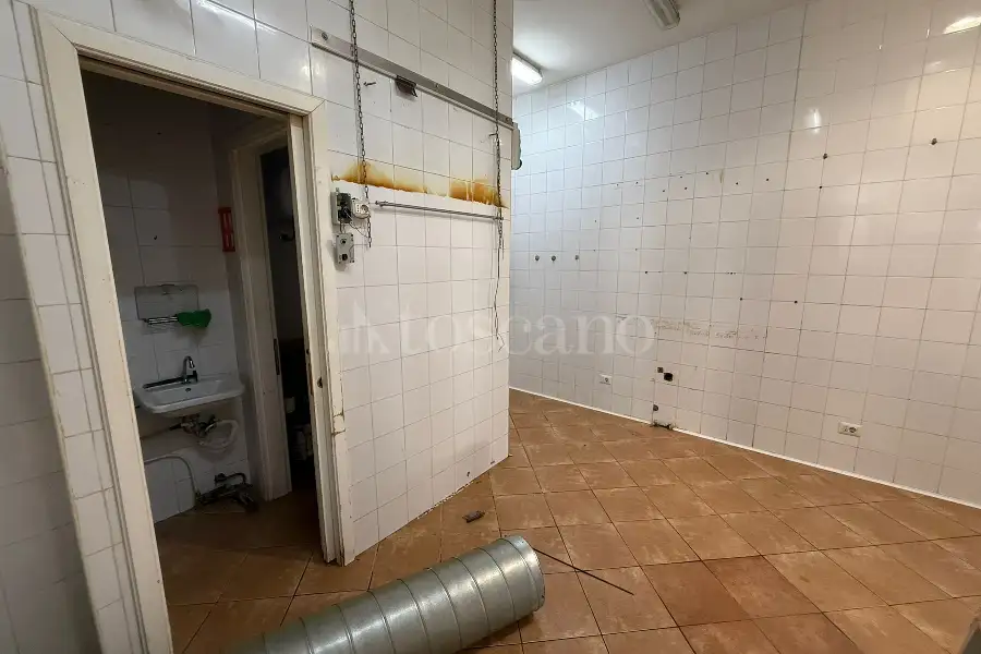 Negozio in affitto di 40 mq a €900 (rif. 79/2025)