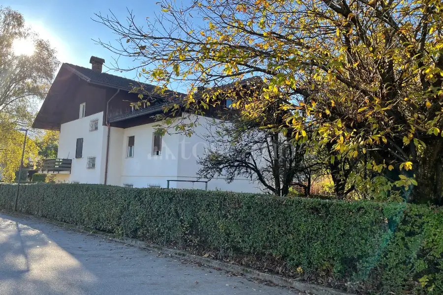 Casa Indipendente in vendita di 350 mq a €880.000 (rif. 33/2025)