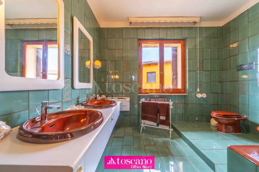 Casa Indipendente in vendita di 400 mq a €300.000 (rif. 72/2025)