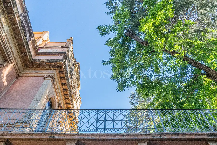 Villa in vendita di 1.200 mq a €4.250.000 (rif. 61/2026)