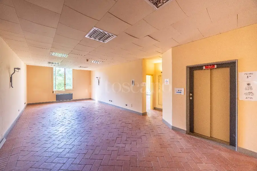 Villa in vendita di 2.660 mq a €950.000 (rif. 43/2025)