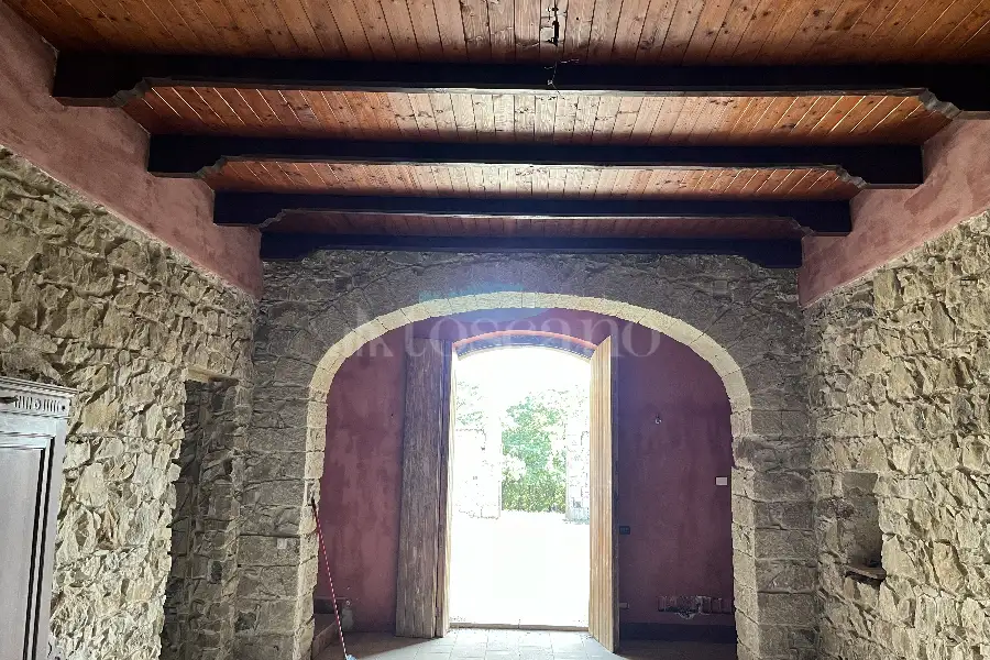 Casale in vendita di 860 mq trattativa riservata (rif. 258/2025)
