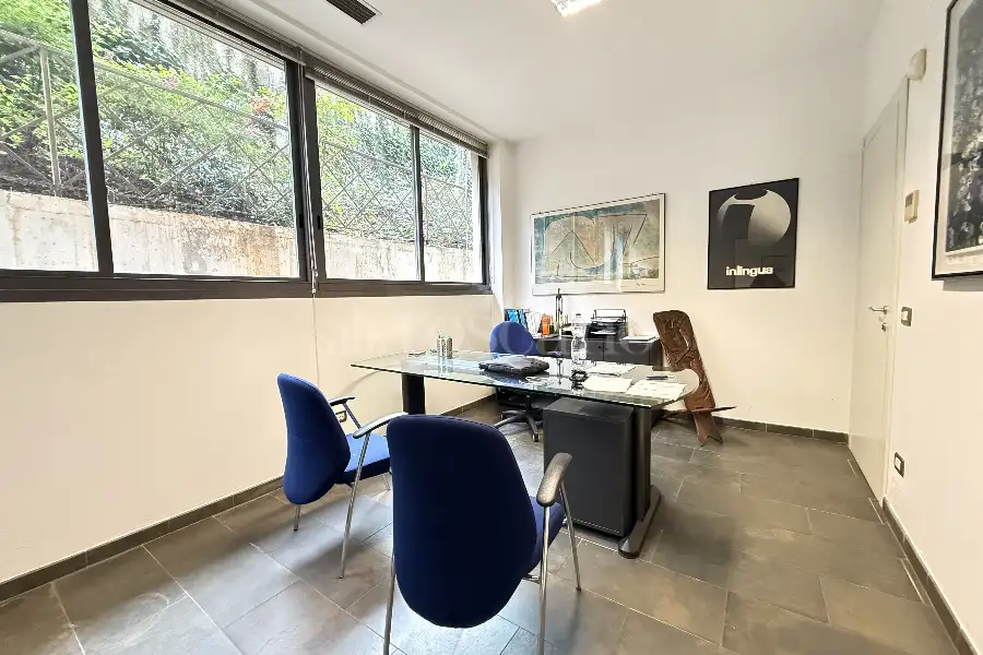 Ufficio in vendita di 250 mq a €250.000 (rif. 5/2026)
