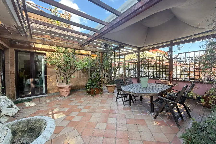 Attico in vendita di 250 mq a €990.000 (rif. 6/2026)