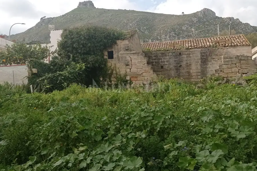 Casa Indipendente in vendita di 240 mq a €50.000 (rif. 5/2025)