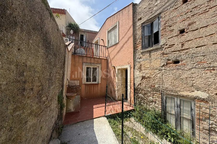 Casa Indipendente in vendita di 106 mq a €38.000 (rif. 19/2026)