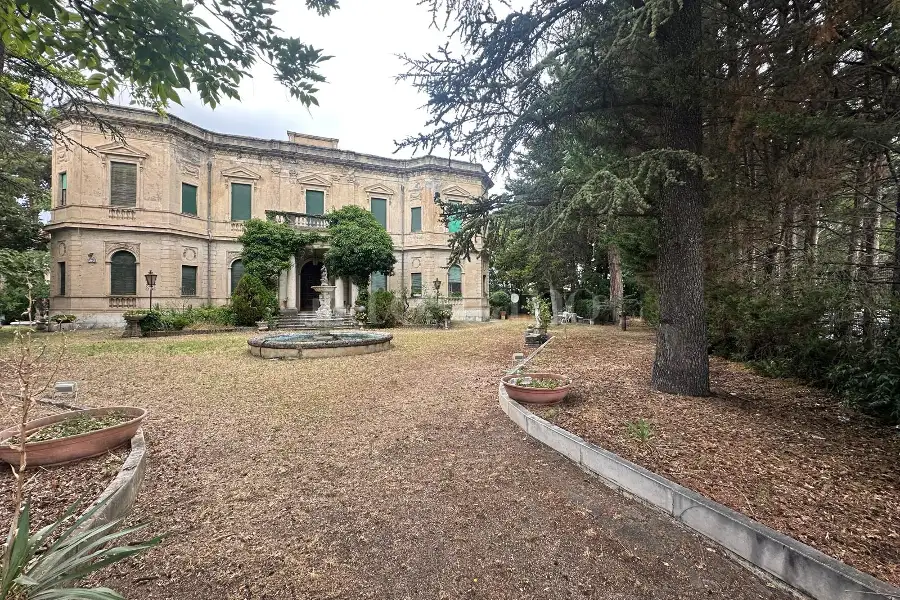 Villa in vendita di 1.000 mq a €2.000.000 (rif. 57/2026)