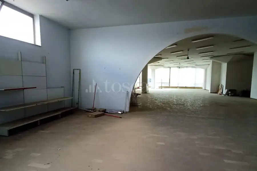 Negozio in vendita di 1.200 mq trattativa riservata (rif. 122/2025)