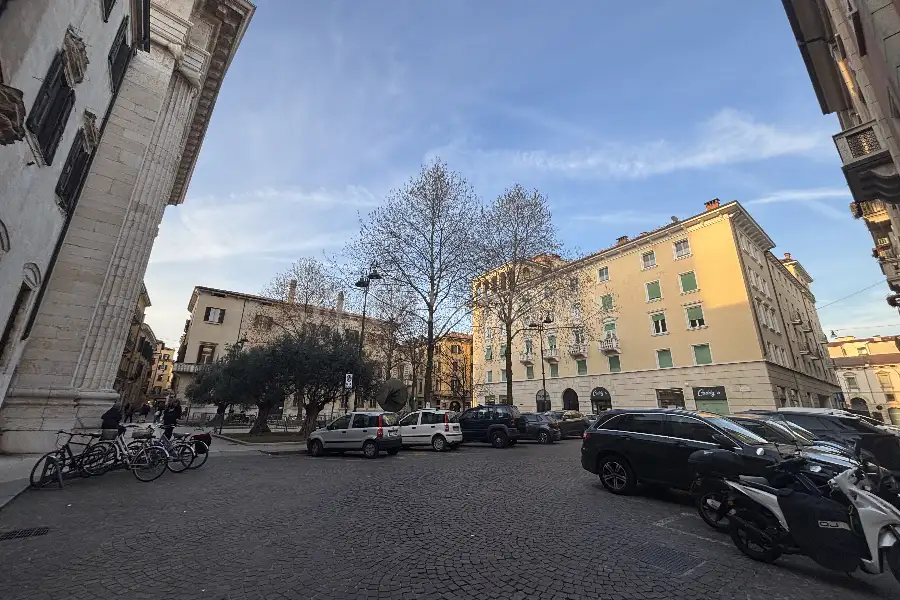 Negozio in affitto di 95 mq a €2.500 (rif. 3/2026)