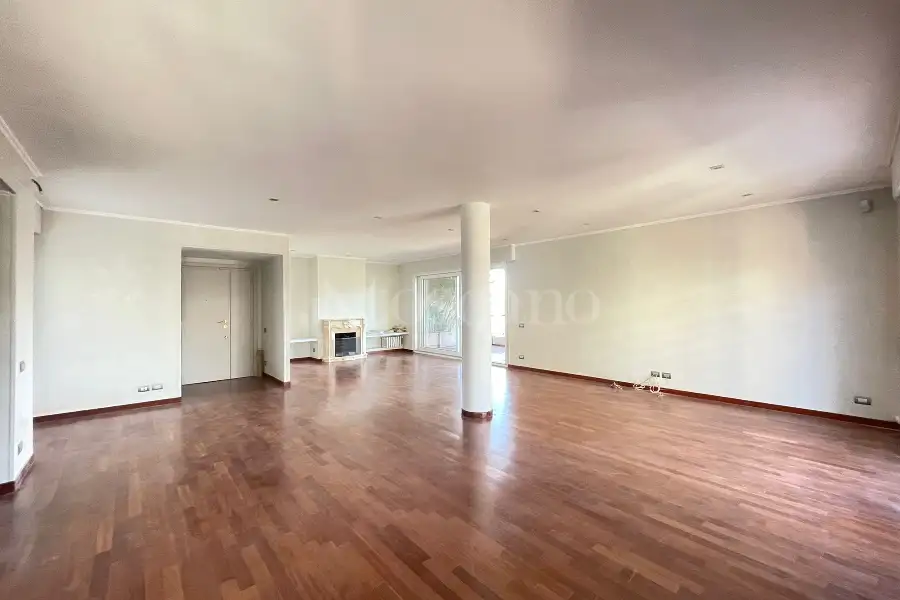 Attico in vendita di 230 mq a €1.400.000 (rif. 1/2026)