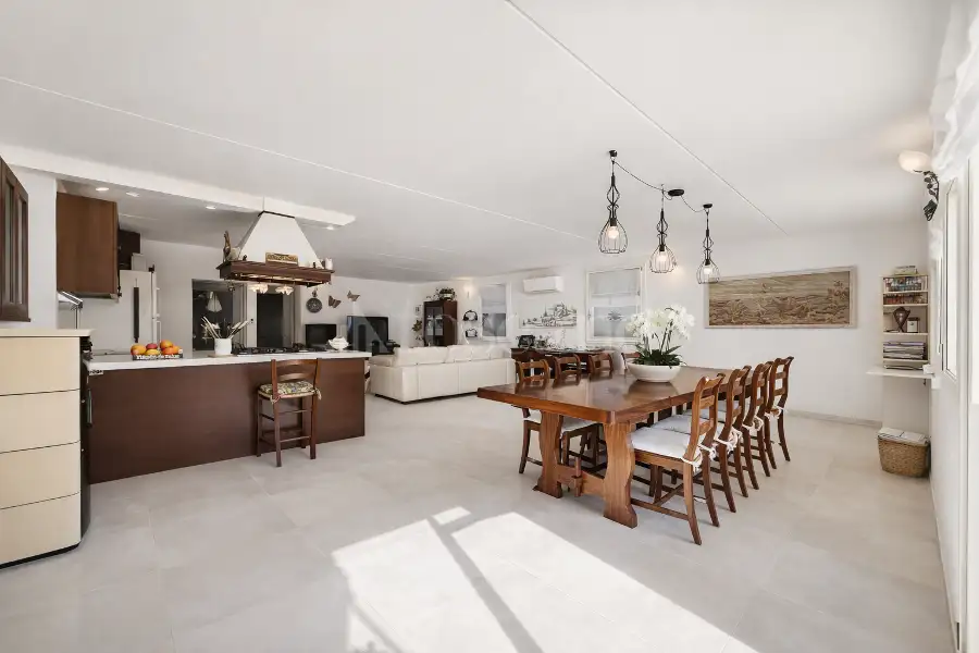 Villa in vendita di 240 mq a €595.000 (rif. 7/2026)