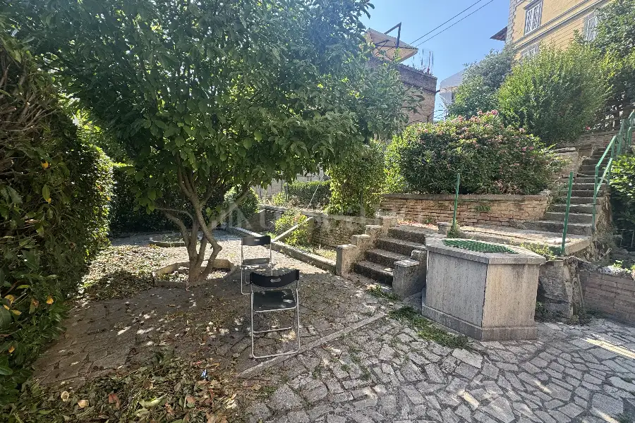 Villa Plurifamiliare in vendita di 260 mq trattativa riservata (rif. 17/2025)