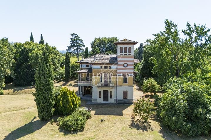 Villa in vendita di 1.000 mq a €2.500.000 (rif. 5/2025) 2675701