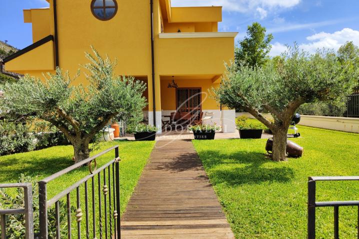 Villa in vendita di 260 mq a €985.000 (rif. 74/2024)2351560