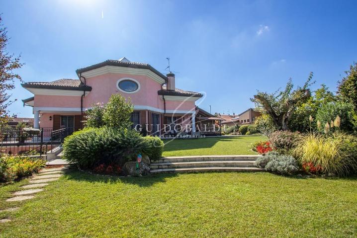 Villa in vendita di 1.000 mq a €1.650.000 (rif. 64/2024)3140775