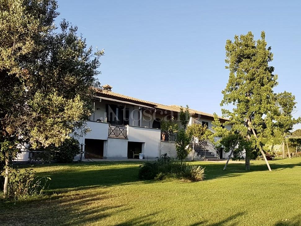 Villa a Viterbo in Strada Mezzogrosso, Cassia Sud