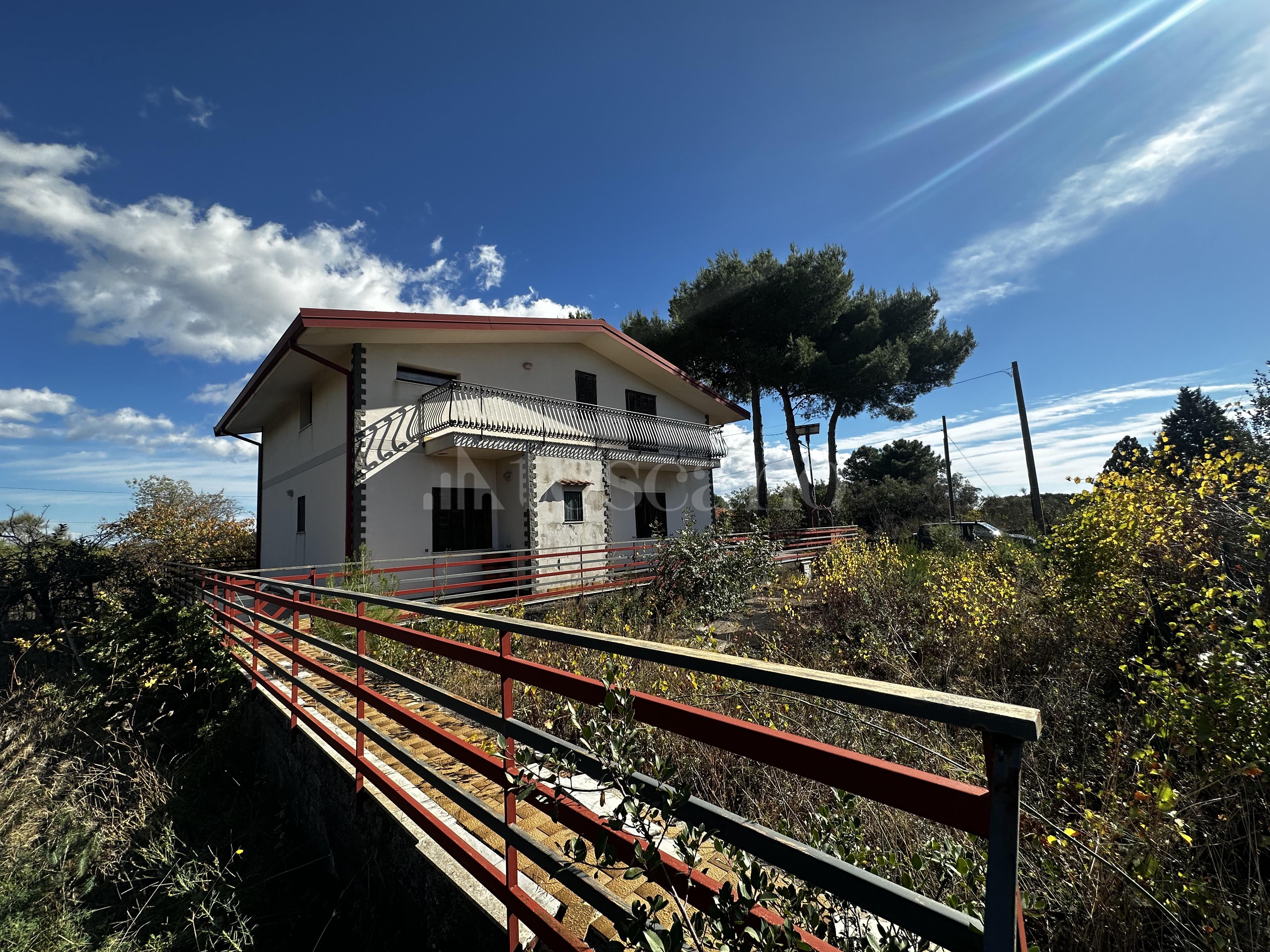 Villa a Nicolosi in Via Acireale
