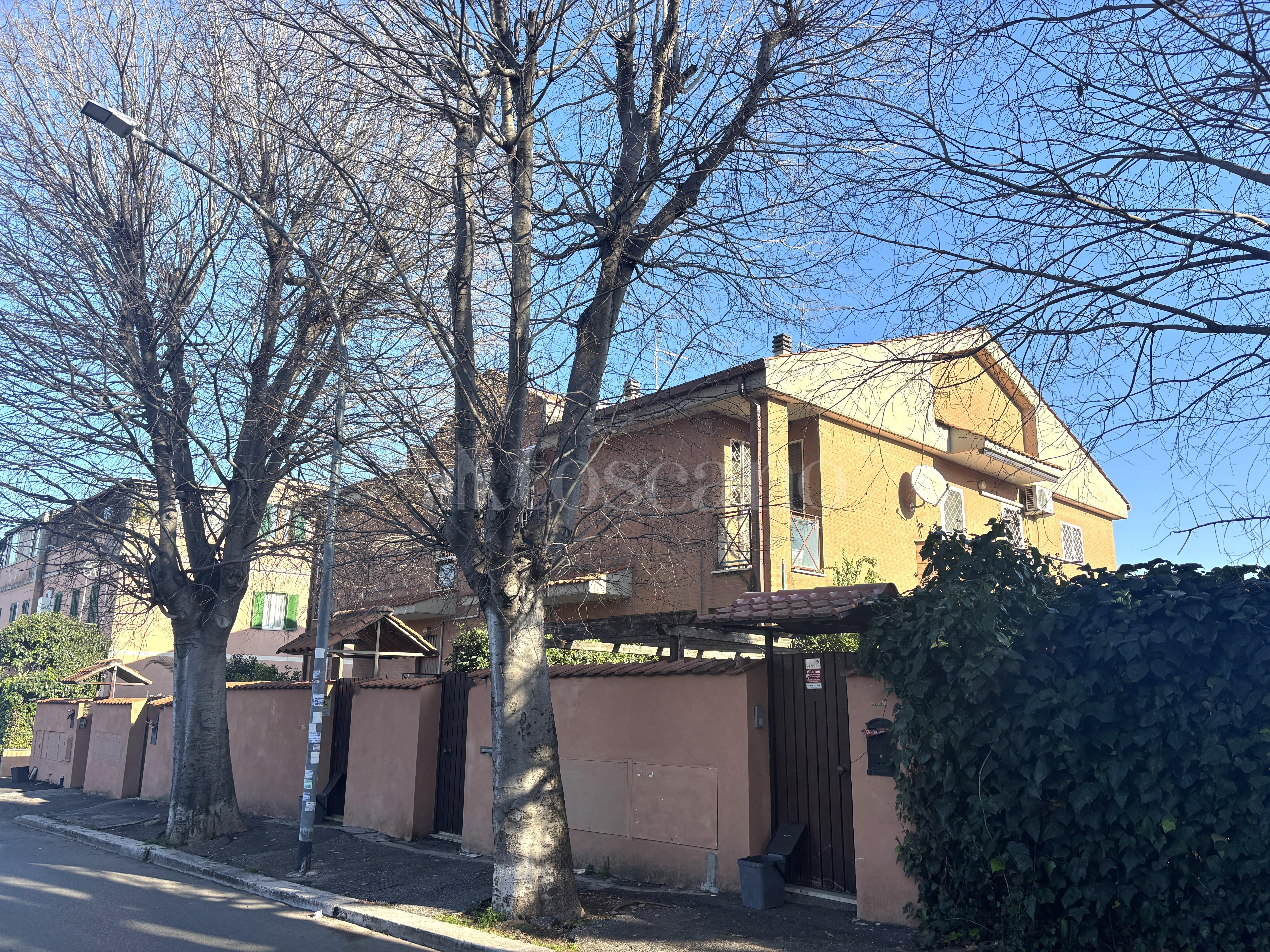 casa semindipendente in vendita a Roma in zona Acilia